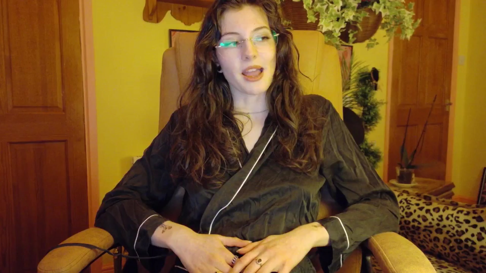 Gallery image thumbnail from porcelaincity's myfreecams stream on, 12/02/2025, 18:22 image 1 of 20