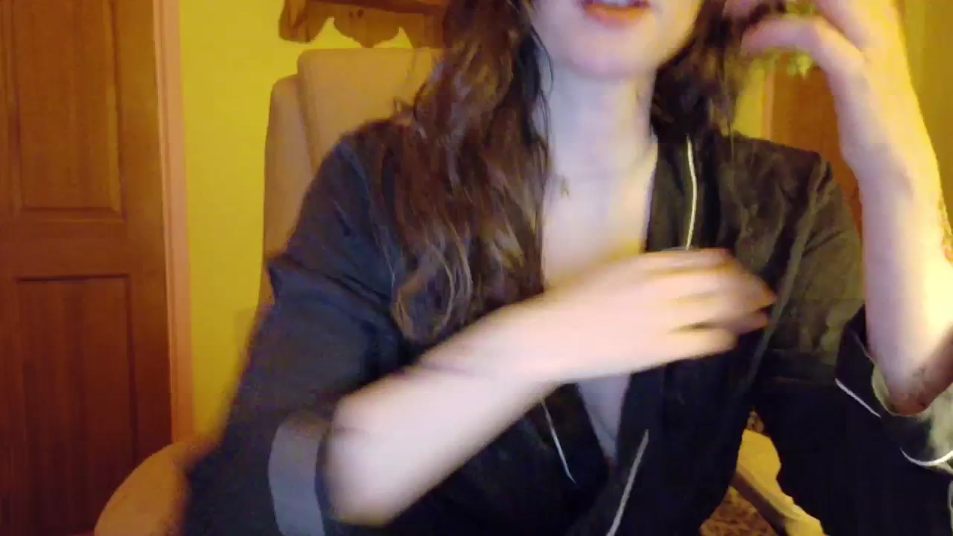 Gallery image thumbnail from porcelaincity's myfreecams stream on, 12/02/2025, 18:22 image 8 of 20