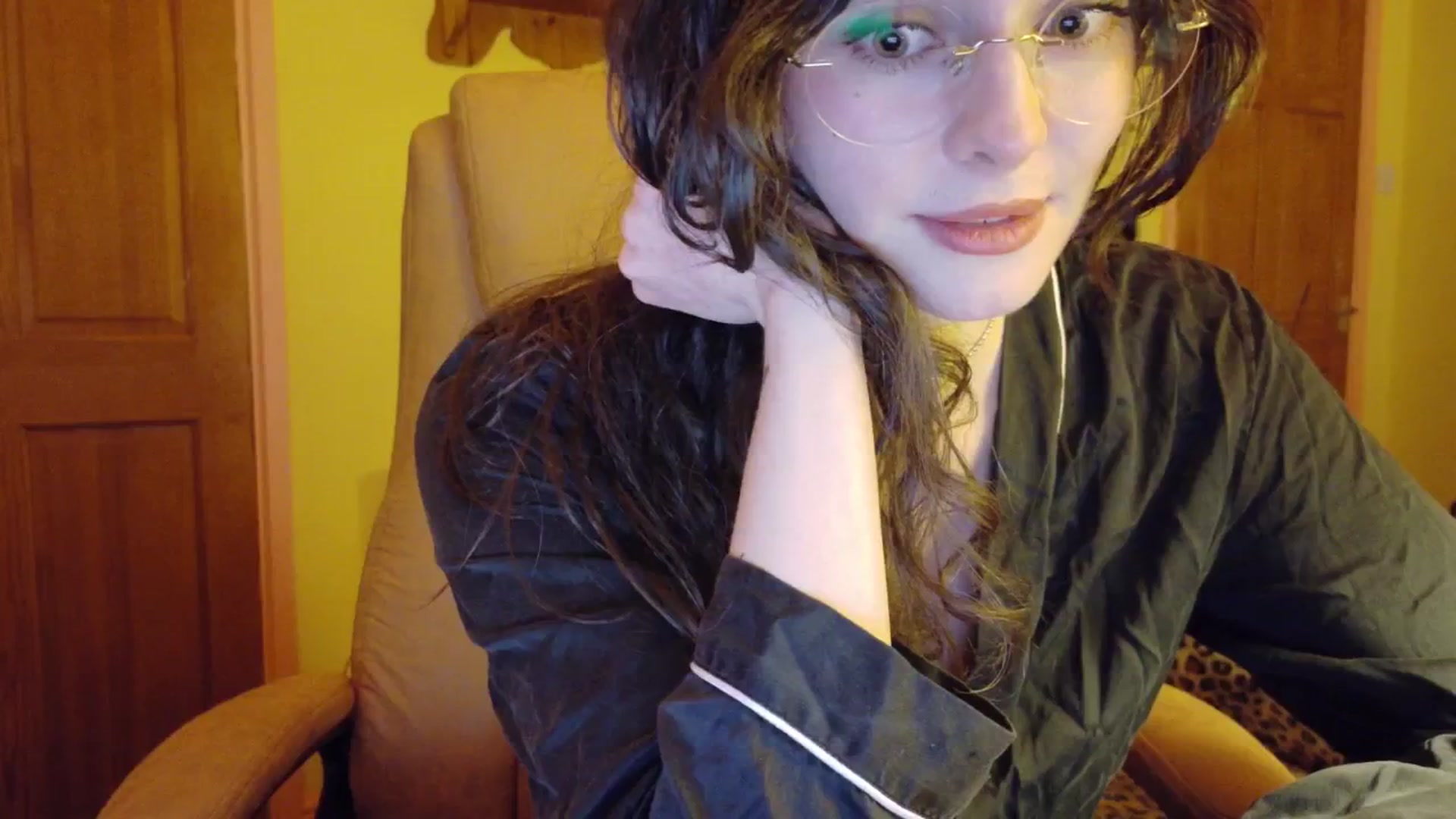 Gallery image thumbnail from porcelaincity's myfreecams stream on, 12/02/2025, 18:22 image 7 of 20