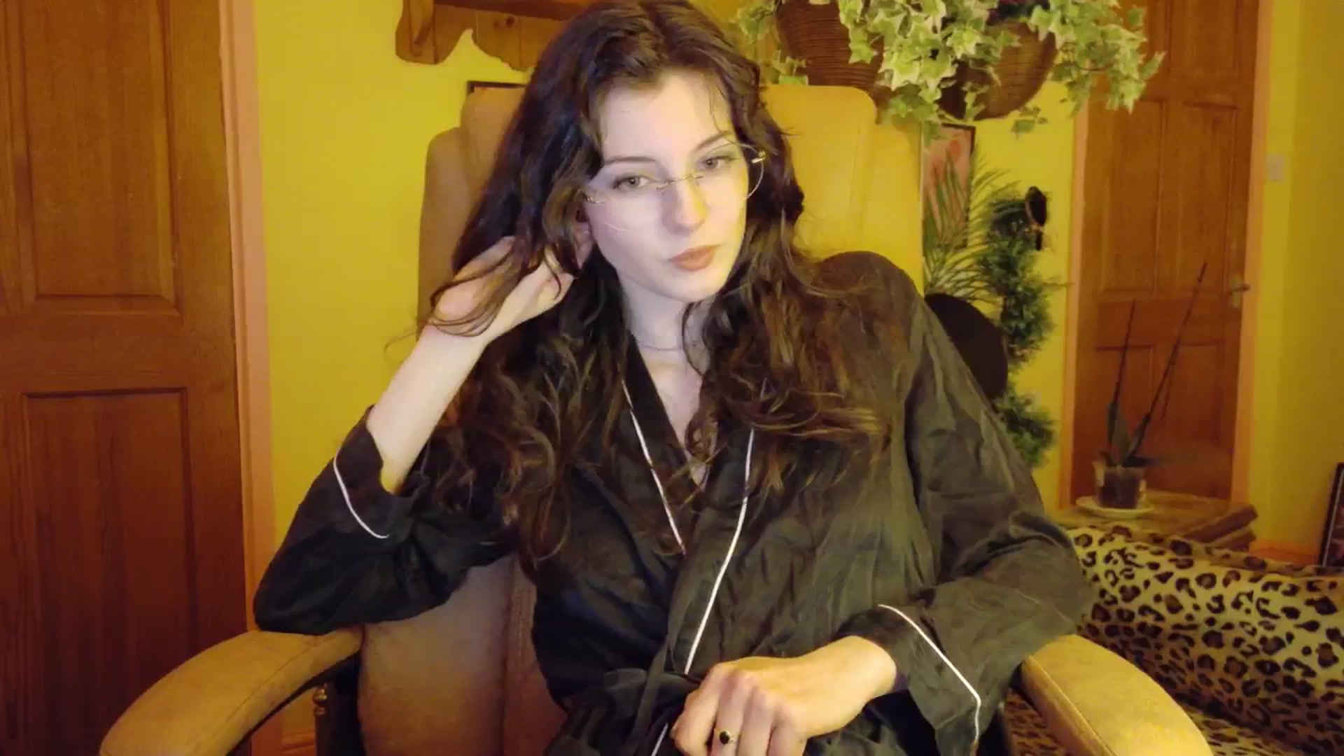 Gallery image thumbnail from porcelaincity's myfreecams stream on, 12/02/2025, 18:22 image 6 of 20