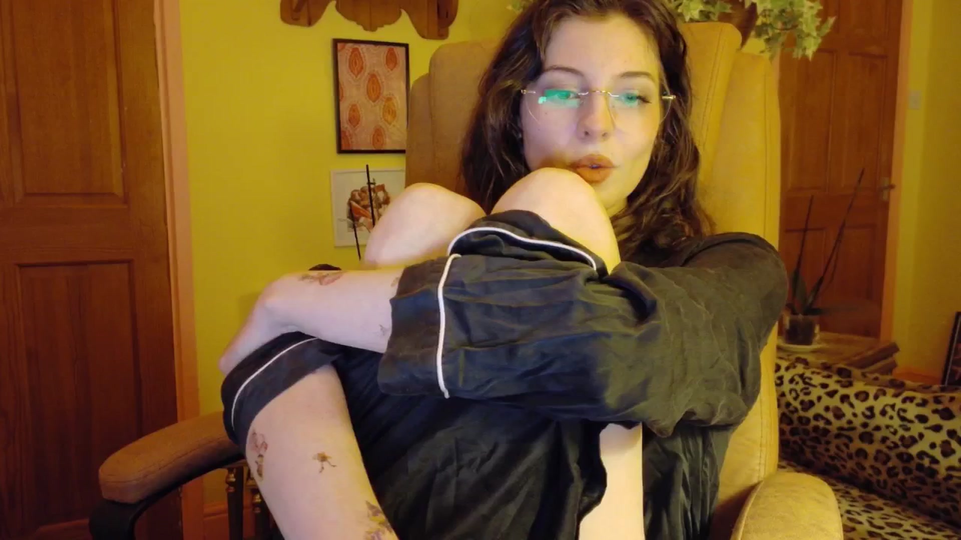 Gallery image thumbnail from porcelaincity's myfreecams stream on, 12/02/2025, 18:22 image 11 of 20