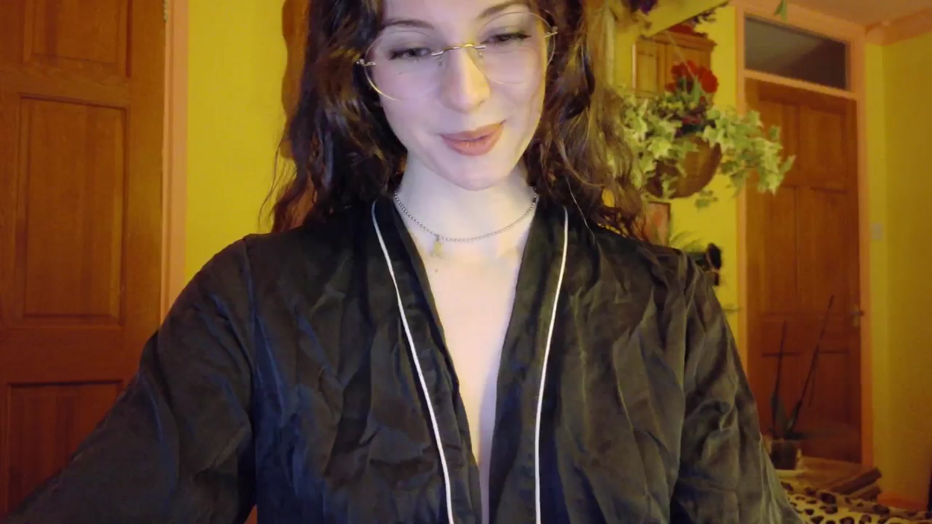 Gallery image thumbnail from porcelaincity's myfreecams stream on, 12/02/2025, 18:22 image 18 of 20
