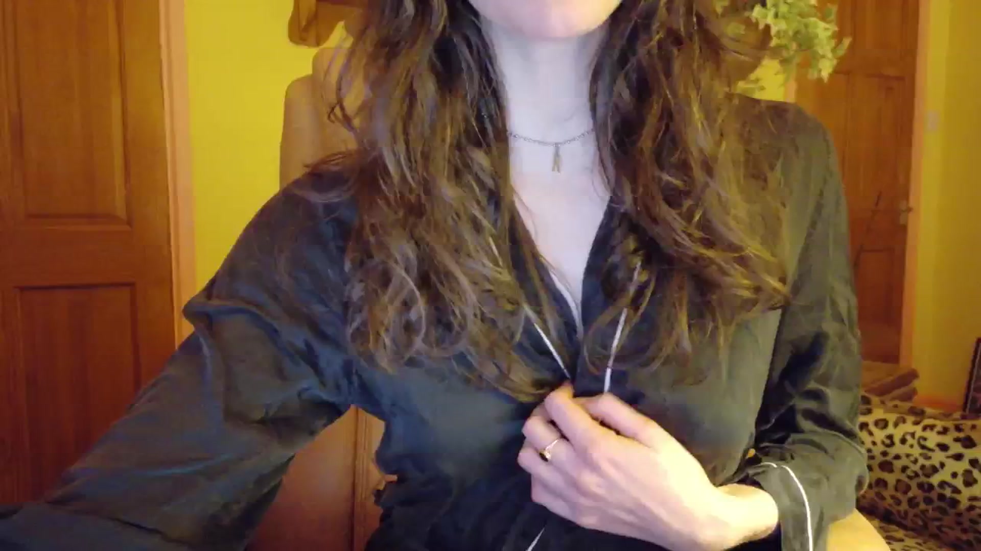 Gallery image thumbnail from porcelaincity's myfreecams stream on, 12/02/2025, 18:22 image 5 of 20