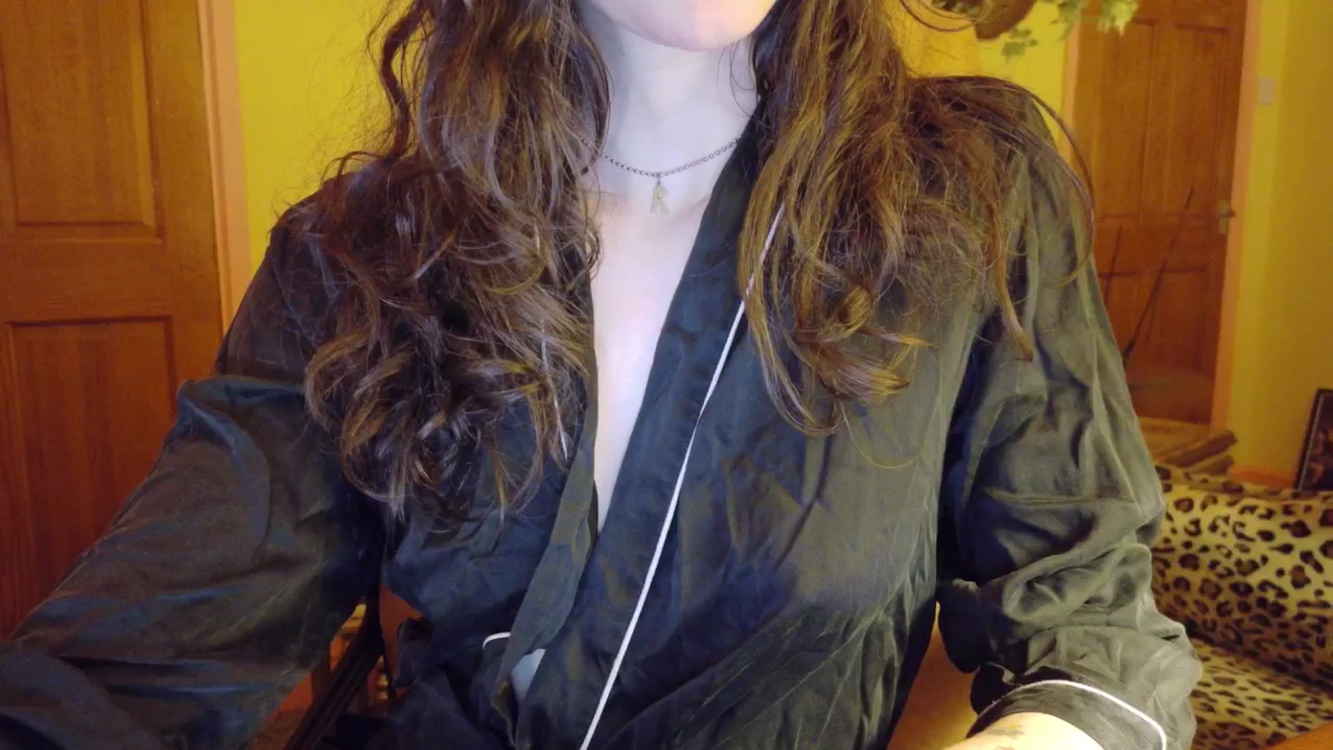 Gallery image thumbnail from porcelaincity's myfreecams stream on, 12/02/2025, 18:22 image 13 of 20