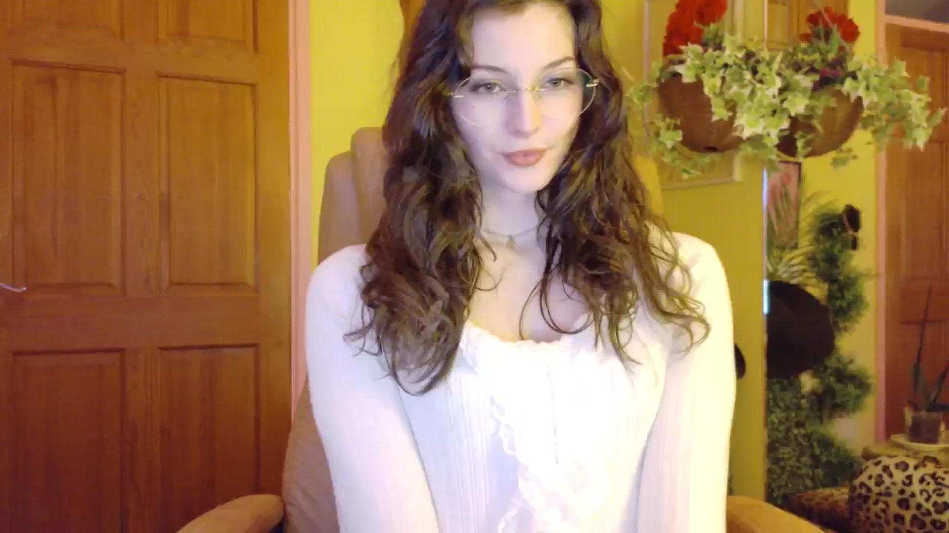 Gallery image thumbnail from porcelaincity's myfreecams stream on, 12/03/2025, 17:29 image 3 of 20
