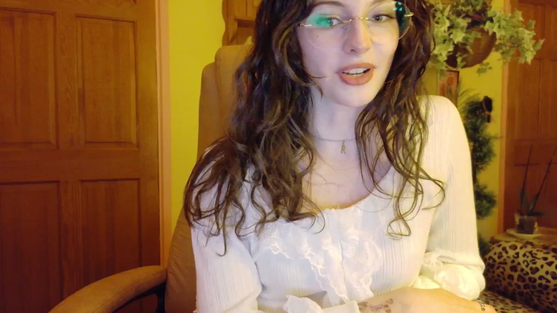 Gallery image thumbnail from porcelaincity's myfreecams stream on, 12/03/2025, 17:29 image 16 of 20