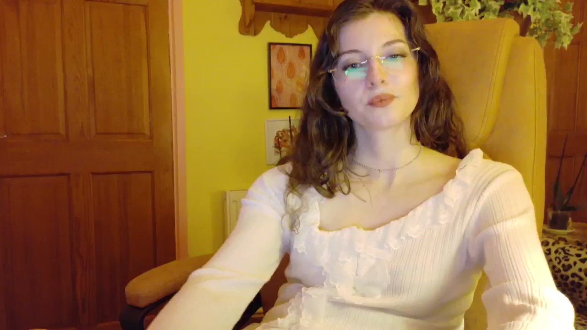 Gallery image thumbnail from porcelaincity's myfreecams stream on, 12/03/2025, 17:29 image 8 of 20