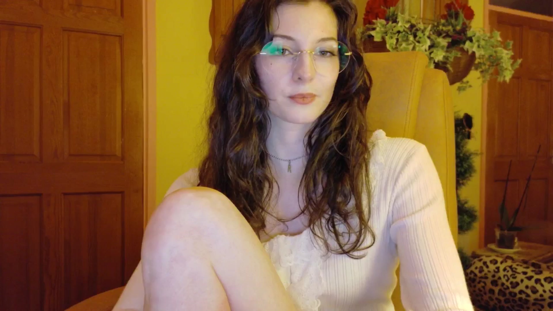 Gallery image thumbnail from porcelaincity's myfreecams stream on, 12/03/2025, 17:29 image 10 of 20