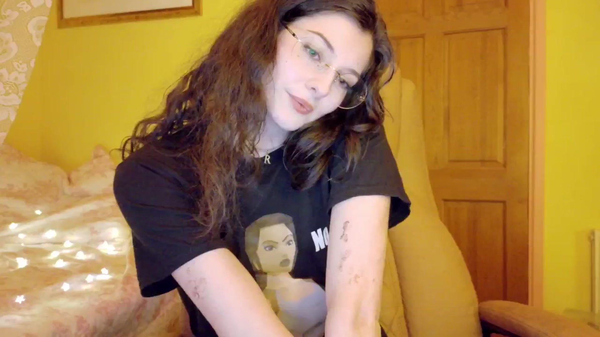 Gallery image thumbnail from porcelaincity's myfreecams stream on, 12/04/2025, 21:15 image 4 of 20