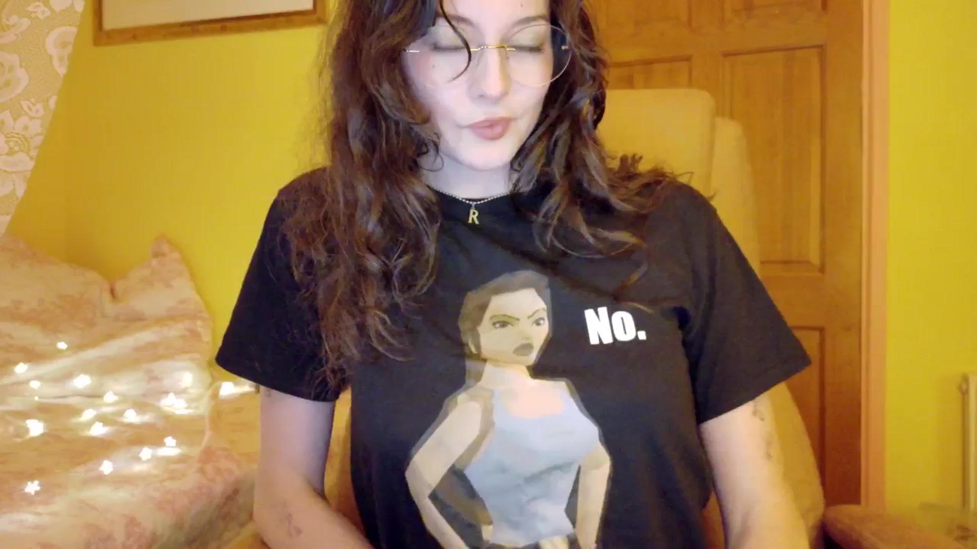 Gallery image thumbnail from porcelaincity's myfreecams stream on, 12/04/2025, 21:15 image 18 of 20