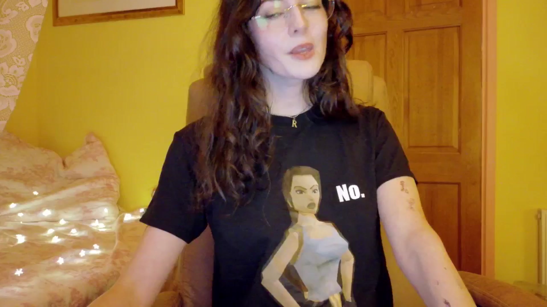 Gallery image thumbnail from porcelaincity's myfreecams stream on, 12/04/2025, 21:15 image 10 of 20