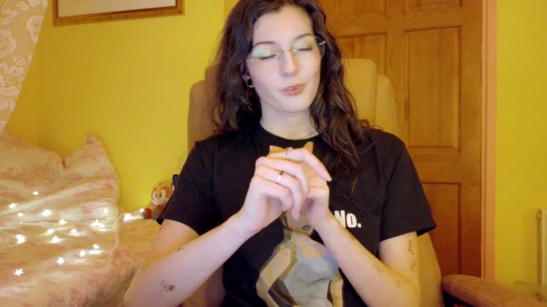 Gallery image thumbnail from porcelaincity's myfreecams stream on, 12/04/2025, 21:15 image 13 of 20
