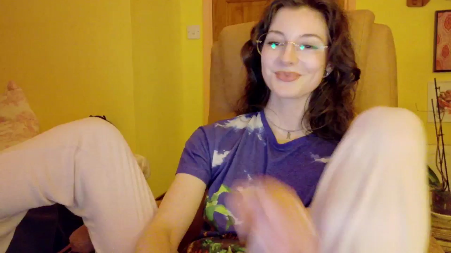 Gallery image thumbnail from porcelaincity's myfreecams stream on, 12/09/2025, 20:21 image 5 of 20