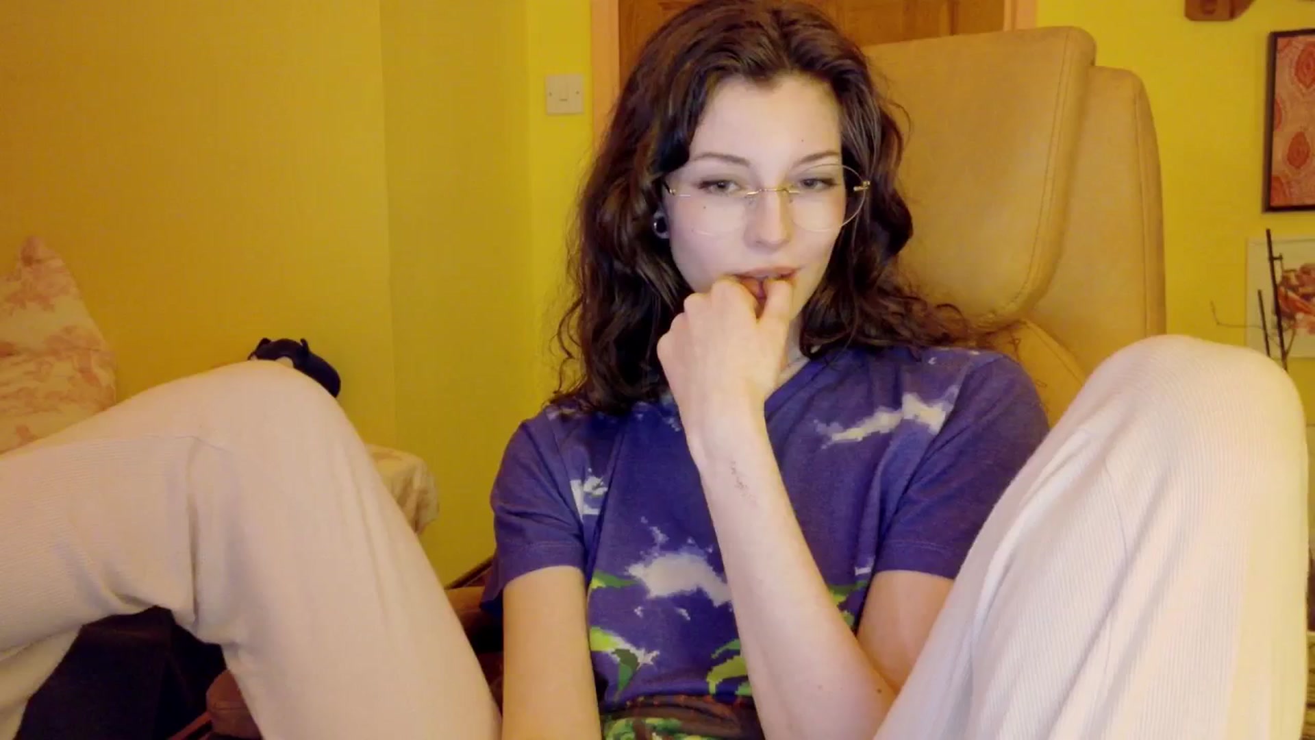 Gallery image thumbnail from porcelaincity's myfreecams stream on, 12/09/2025, 20:21 image 2 of 20