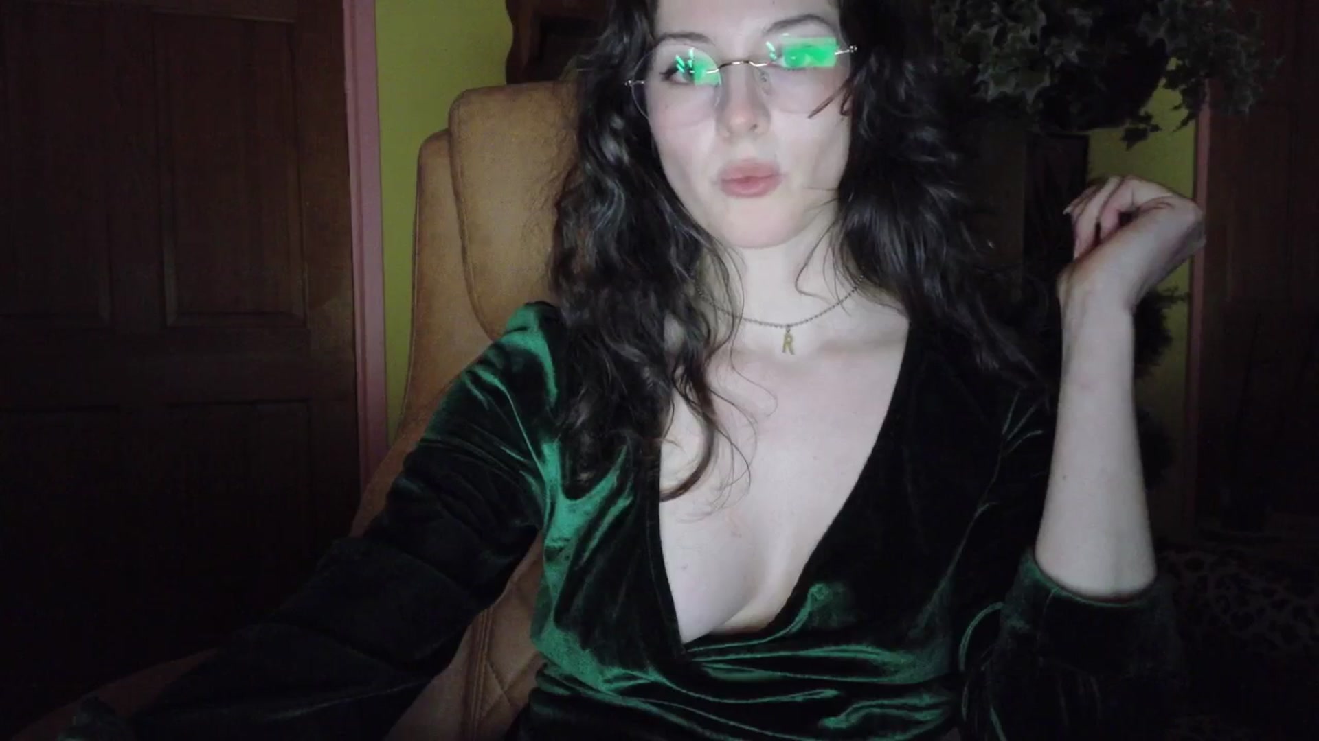 Gallery image thumbnail from porcelaincity's myfreecams stream on, 12/11/2025, 17:58 image 10 of 20