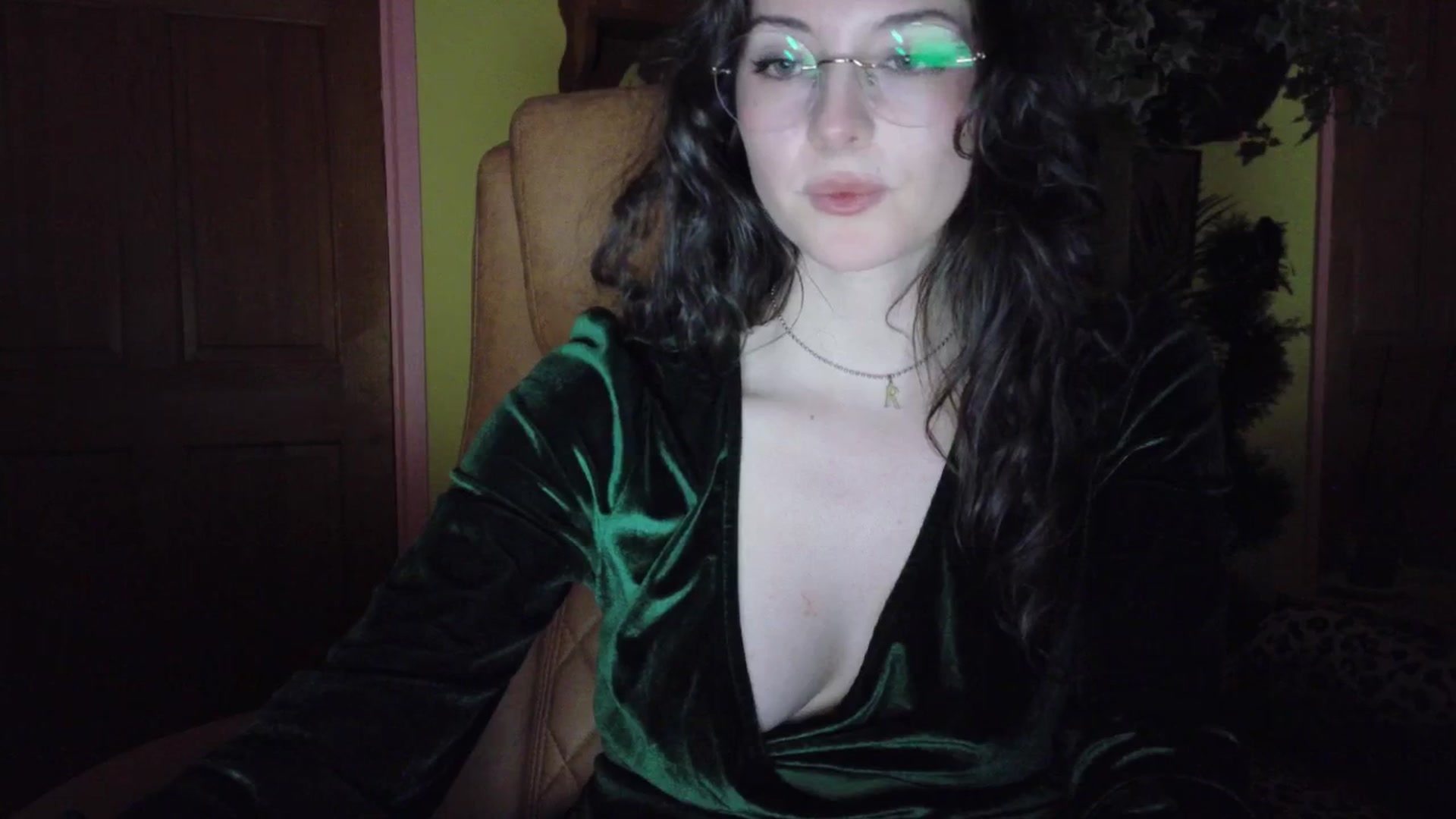 Gallery image thumbnail from porcelaincity's myfreecams stream on, 12/11/2025, 17:58 image 14 of 20