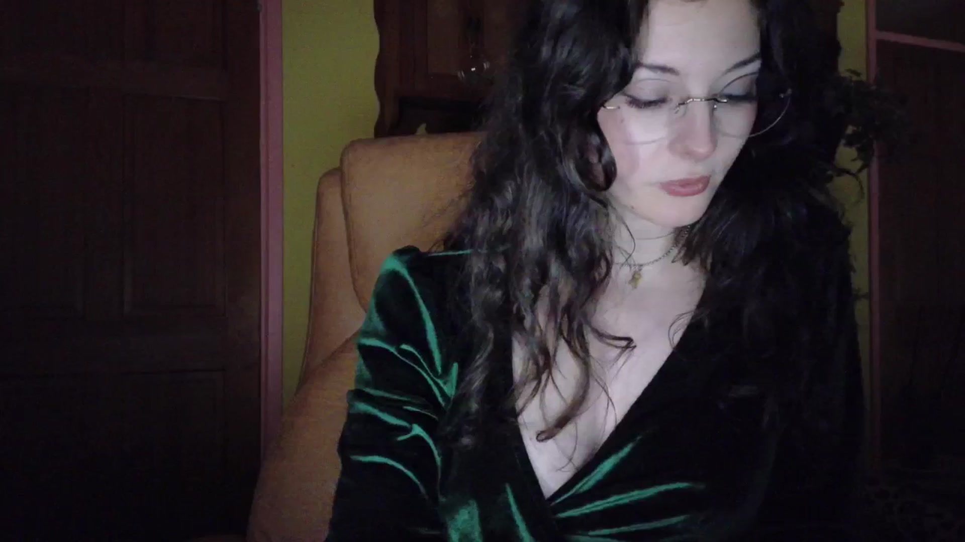 Gallery image thumbnail from porcelaincity's myfreecams stream on, 12/11/2025, 17:58 image 2 of 20