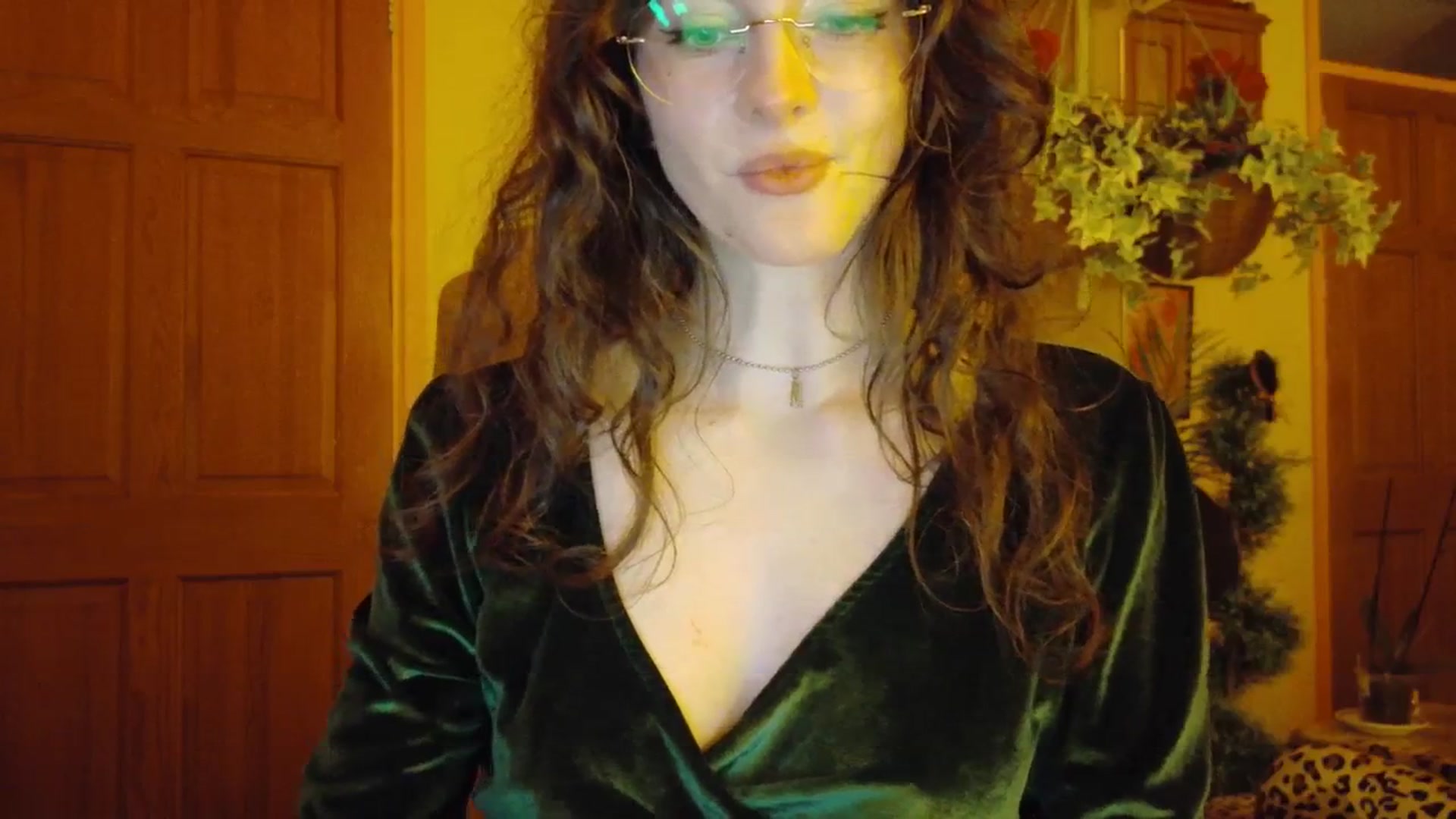 Gallery image thumbnail from porcelaincity's myfreecams stream on, 12/11/2025, 17:58 image 6 of 20