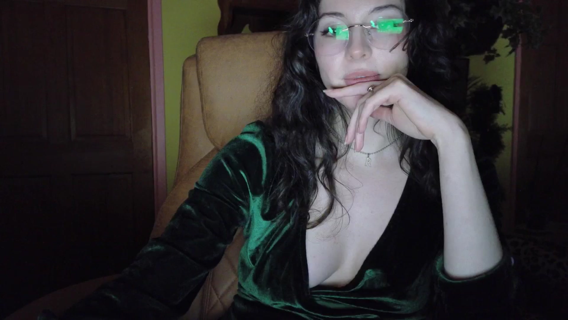Gallery image thumbnail from porcelaincity's myfreecams stream on, 12/11/2025, 17:58 image 12 of 20