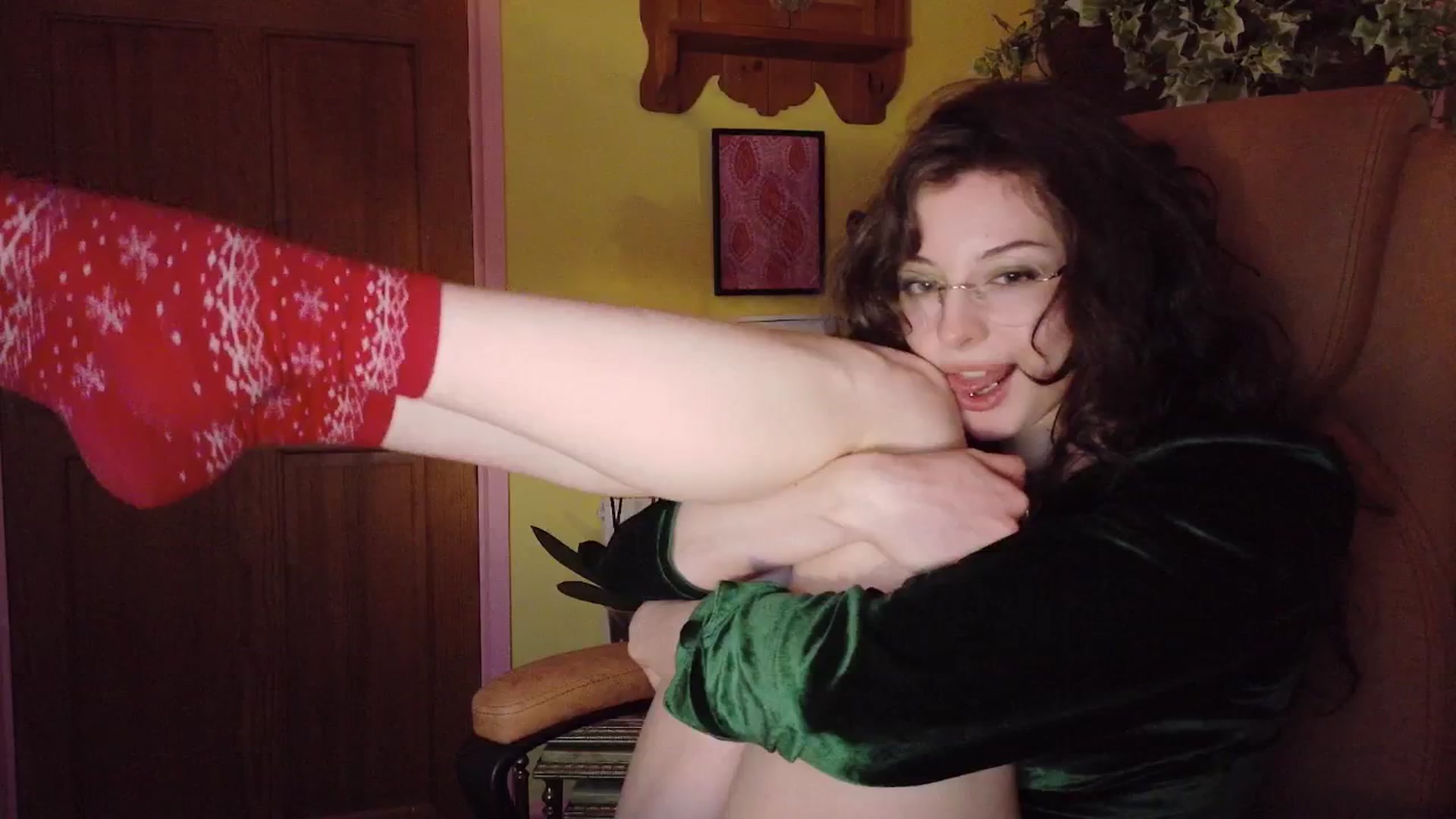 Gallery image thumbnail from porcelaincity's myfreecams stream on, 12/13/2025, 17:10 image 6 of 20