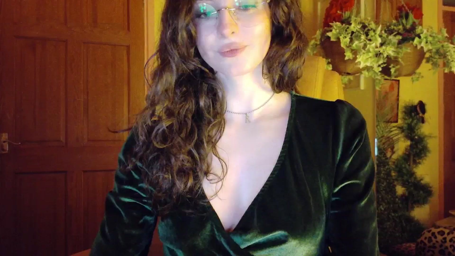 Gallery image thumbnail from porcelaincity's myfreecams stream on, 12/13/2025, 17:10 image 18 of 20