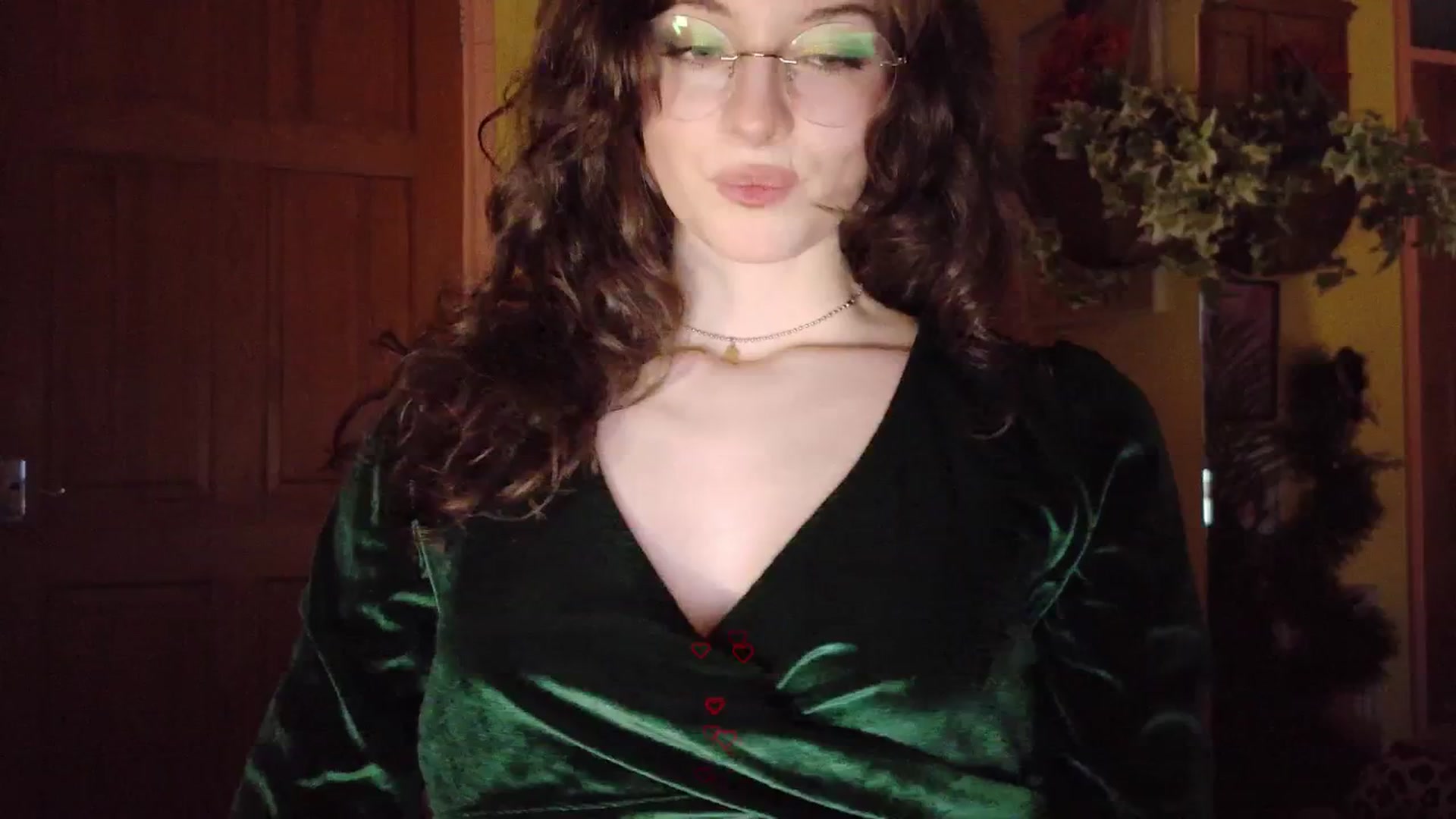 Gallery image thumbnail from porcelaincity's myfreecams stream on, 12/13/2025, 17:10 image 9 of 20