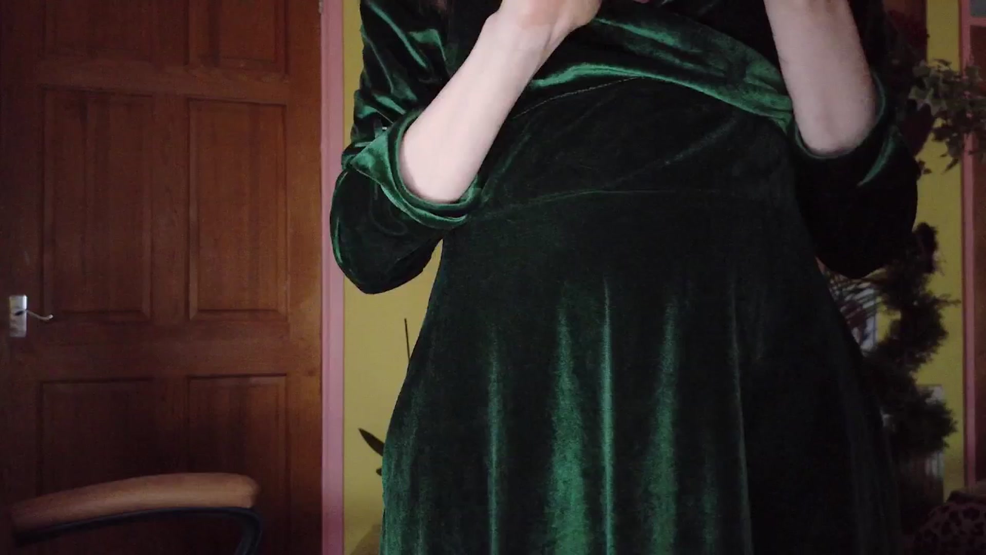 Gallery image thumbnail from porcelaincity's myfreecams stream on, 12/13/2025, 17:10 image 2 of 20