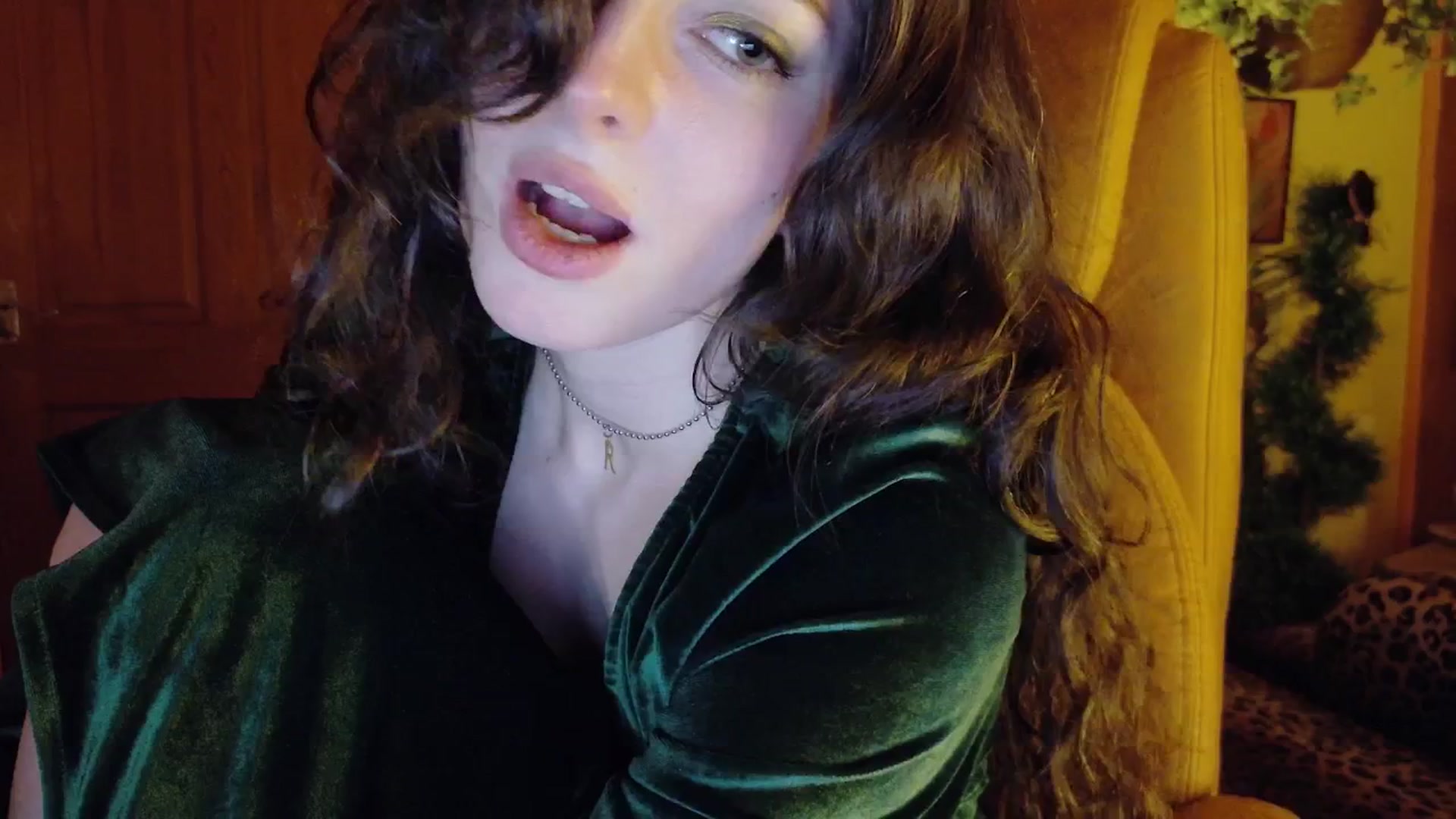 Gallery image thumbnail from porcelaincity's myfreecams stream on, 12/13/2025, 17:10 image 16 of 20