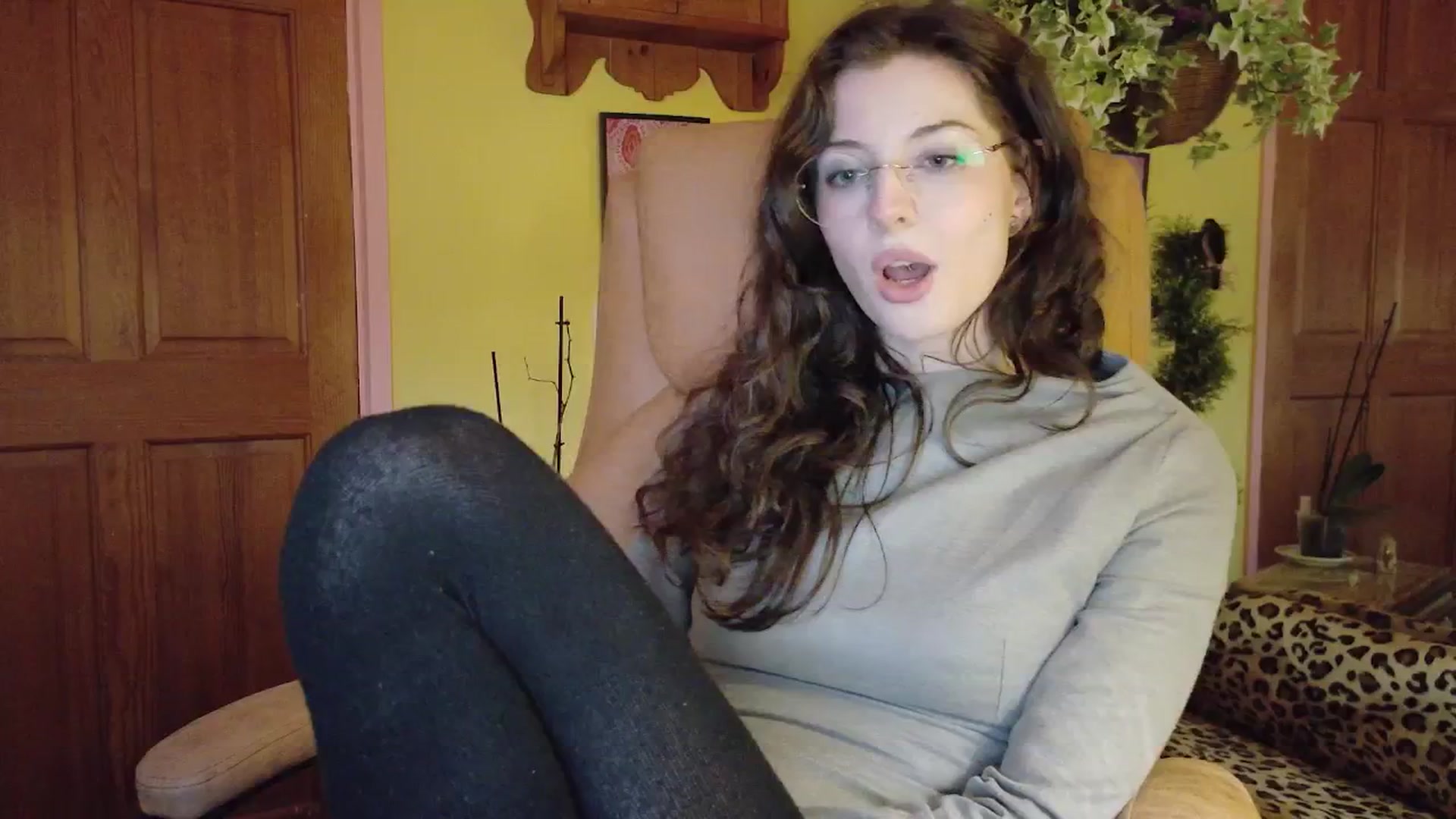 Gallery image thumbnail from porcelaincity's myfreecams stream on, 12/16/2025, 17:20 image 10 of 20