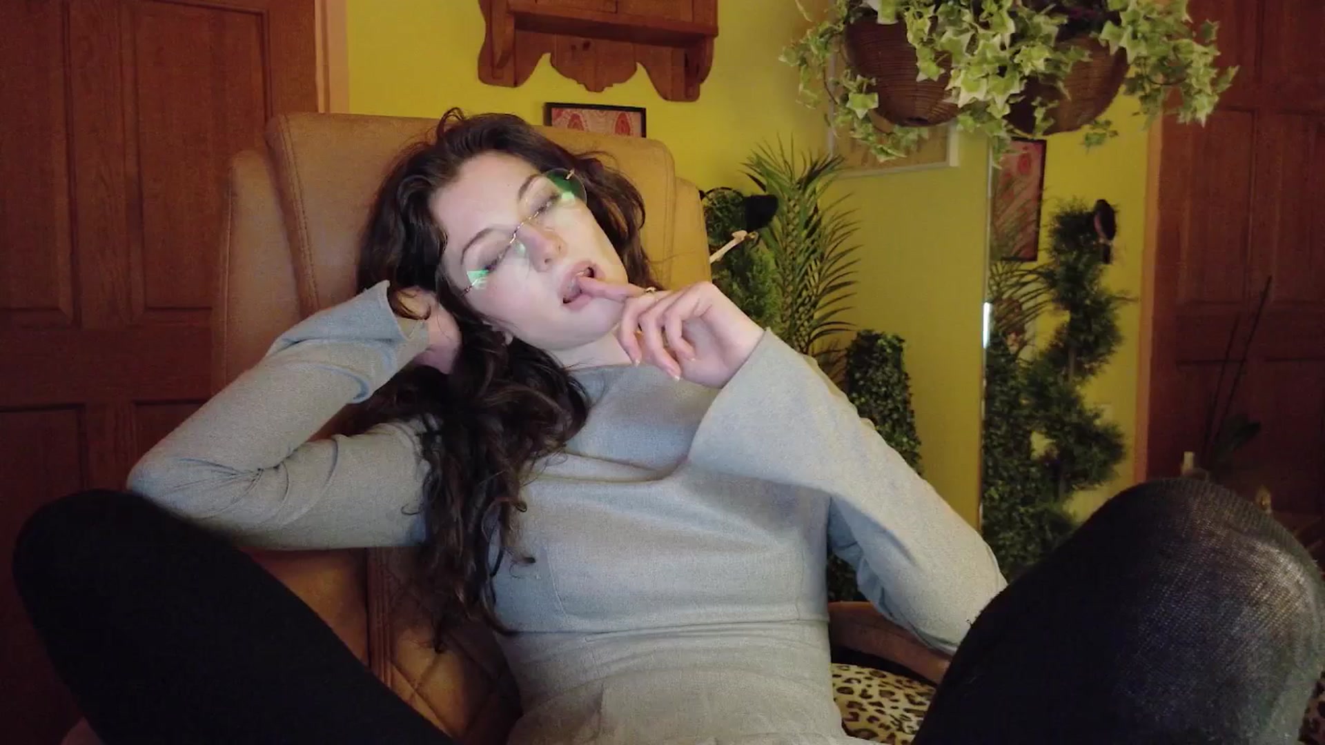 Gallery image thumbnail from porcelaincity's myfreecams stream on, 12/16/2025, 17:20 image 14 of 20
