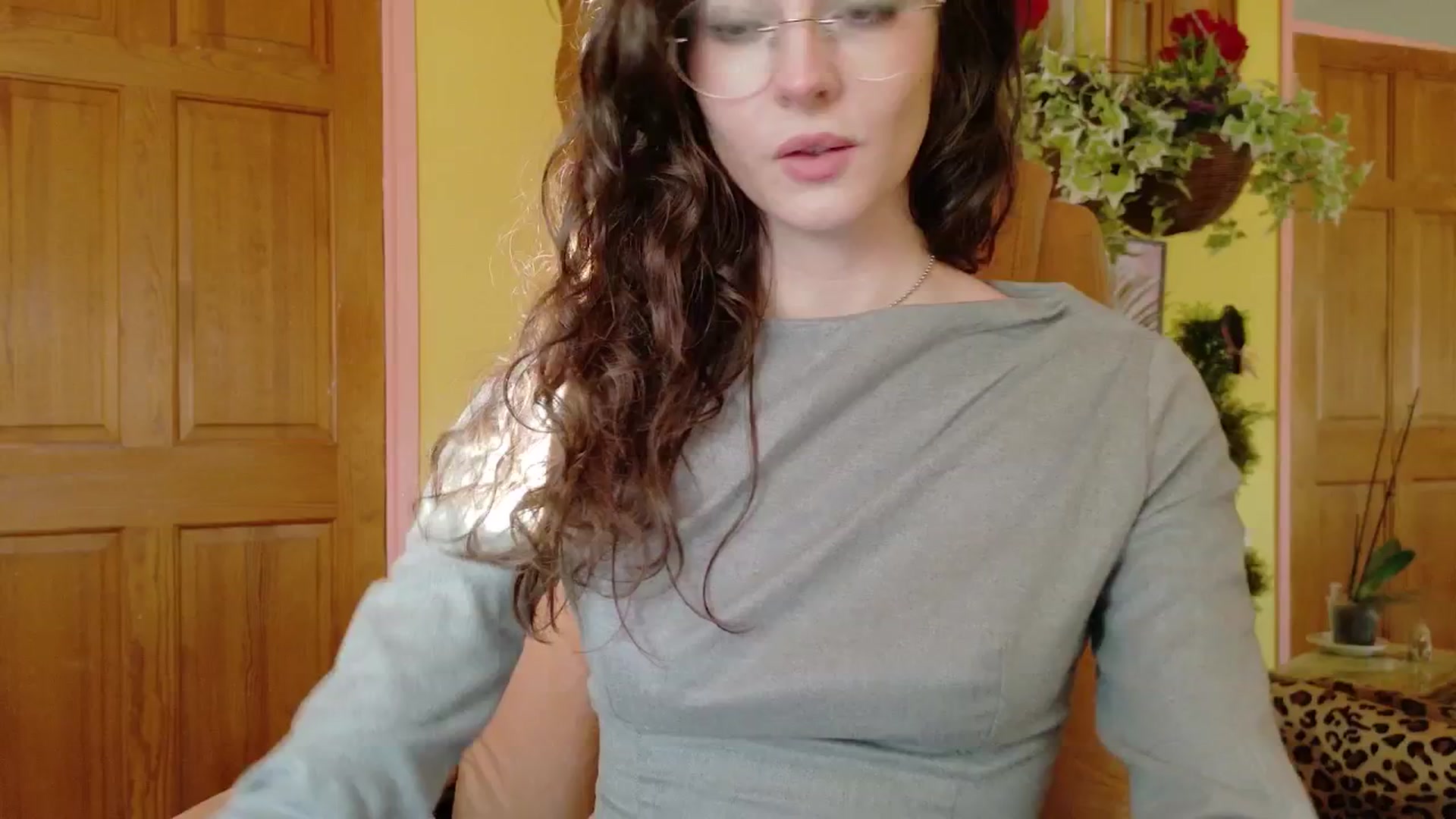 Gallery image thumbnail from porcelaincity's myfreecams stream on, 12/16/2025, 17:20 image 1 of 20