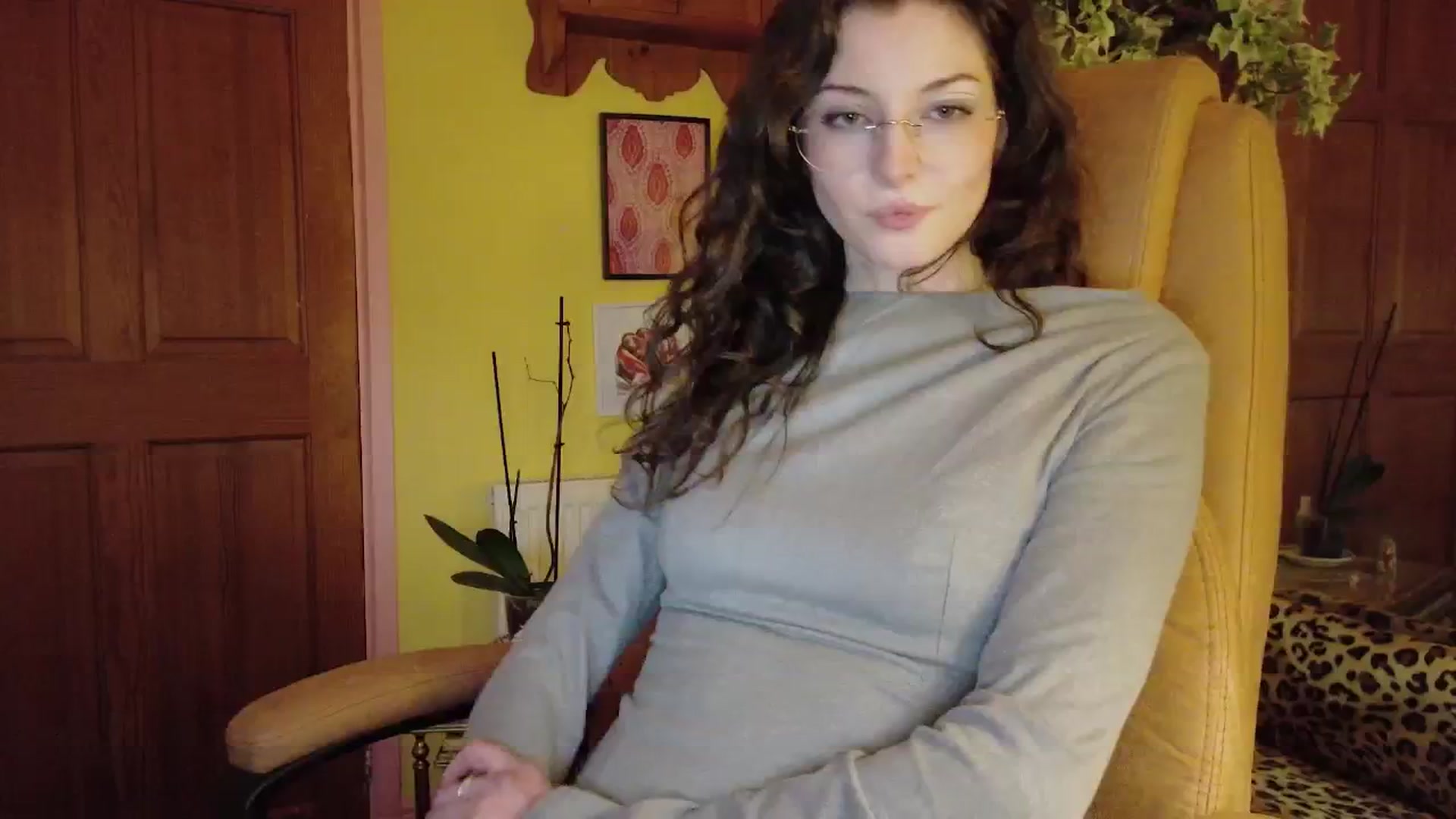 Gallery image thumbnail from porcelaincity's myfreecams stream on, 12/16/2025, 17:20 image 11 of 20