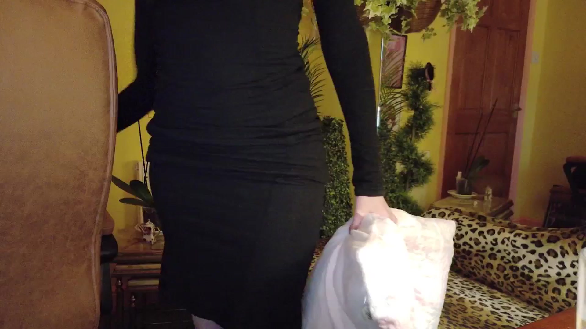 Gallery image thumbnail from porcelaincity's myfreecams stream on, 12/18/2025, 16:15 image 10 of 20