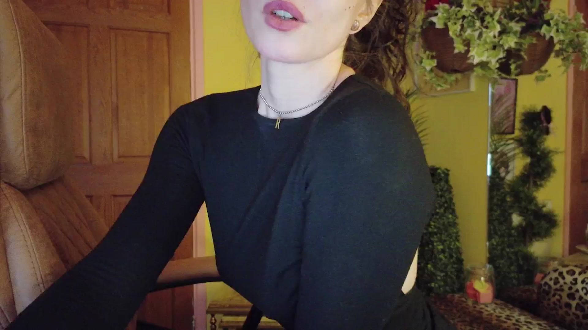 Gallery image thumbnail from porcelaincity's myfreecams stream on, 12/18/2025, 16:15 image 8 of 20