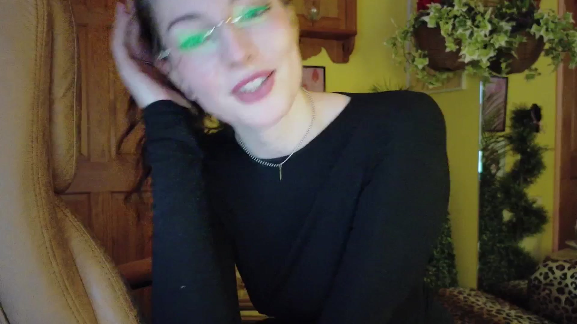 Gallery image thumbnail from porcelaincity's myfreecams stream on, 12/18/2025, 16:15 image 6 of 20