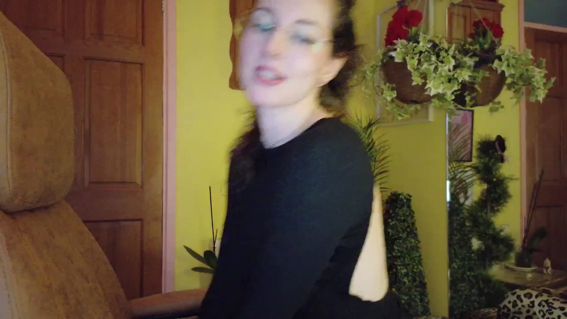 Gallery image thumbnail from porcelaincity's myfreecams stream on, 12/18/2025, 16:15 image 18 of 20
