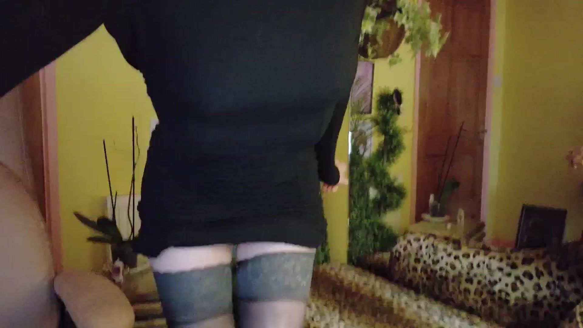 Gallery image thumbnail from porcelaincity's myfreecams stream on, 12/18/2025, 16:15 image 13 of 20