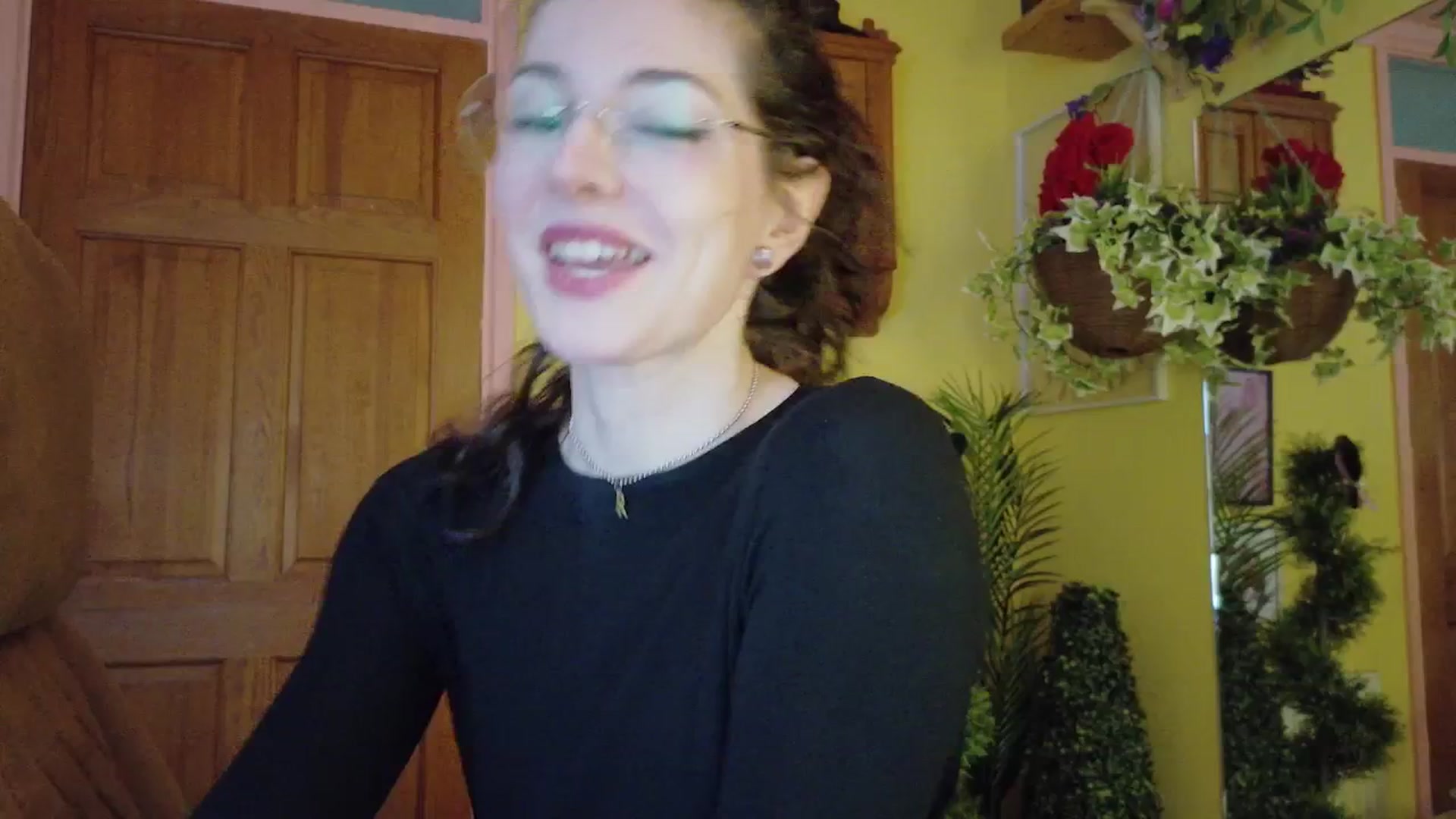 Gallery image thumbnail from porcelaincity's myfreecams stream on, 12/18/2025, 16:15 image 1 of 20