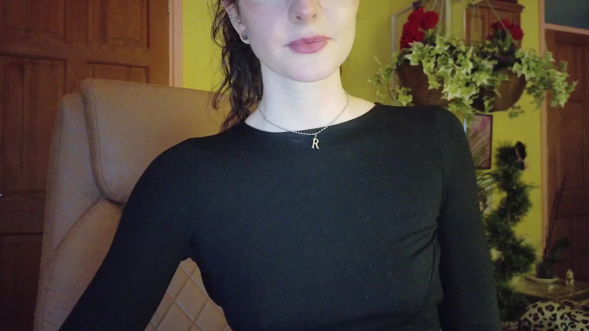 Gallery image thumbnail from porcelaincity's myfreecams stream on, 12/18/2025, 16:15 image 19 of 20