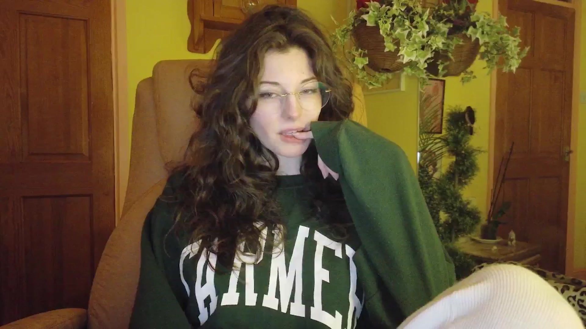 Gallery image thumbnail from porcelaincity's myfreecams stream on, 01/09/2026, 19:18 image 4 of 20