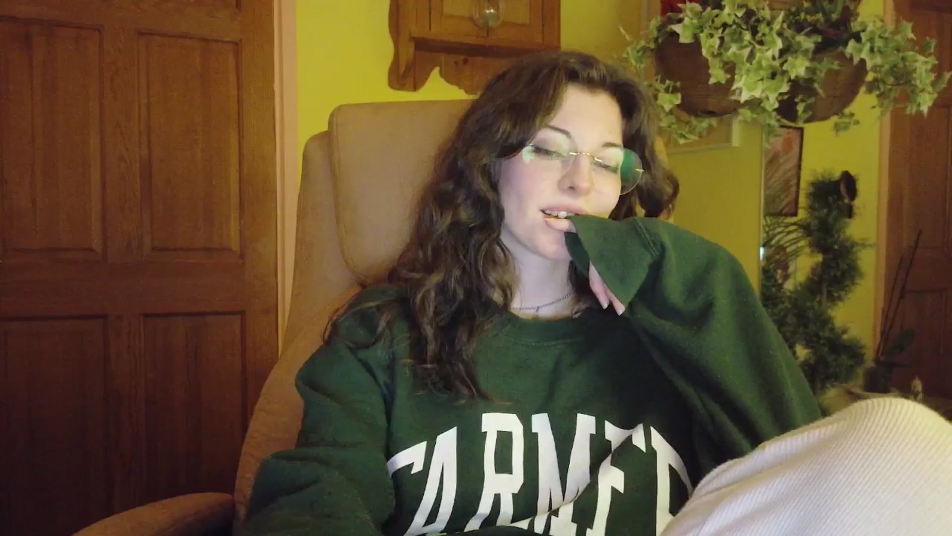 Gallery image thumbnail from porcelaincity's myfreecams stream on, 01/09/2026, 19:18 image 16 of 20