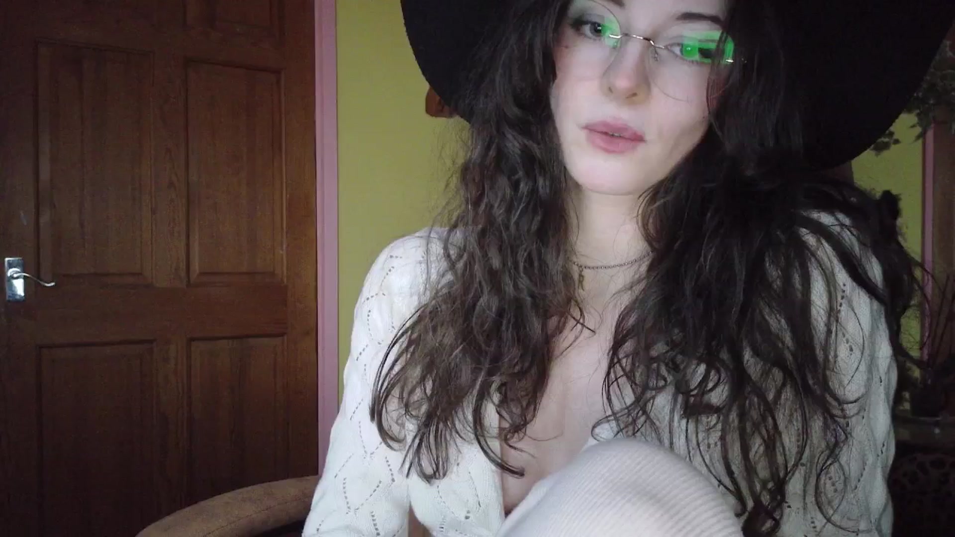 Gallery image thumbnail from porcelaincity's myfreecams stream on, 01/12/2026, 16:56 image 12 of 20