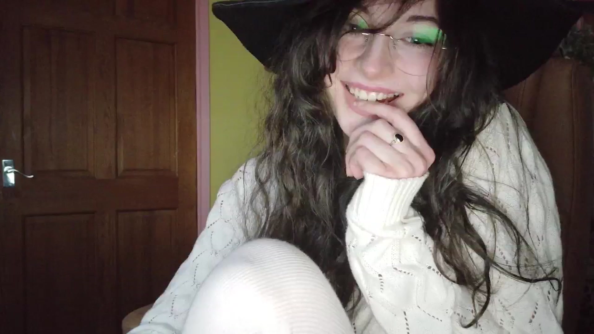 Gallery image thumbnail from porcelaincity's myfreecams stream on, 01/12/2026, 16:56 image 13 of 20