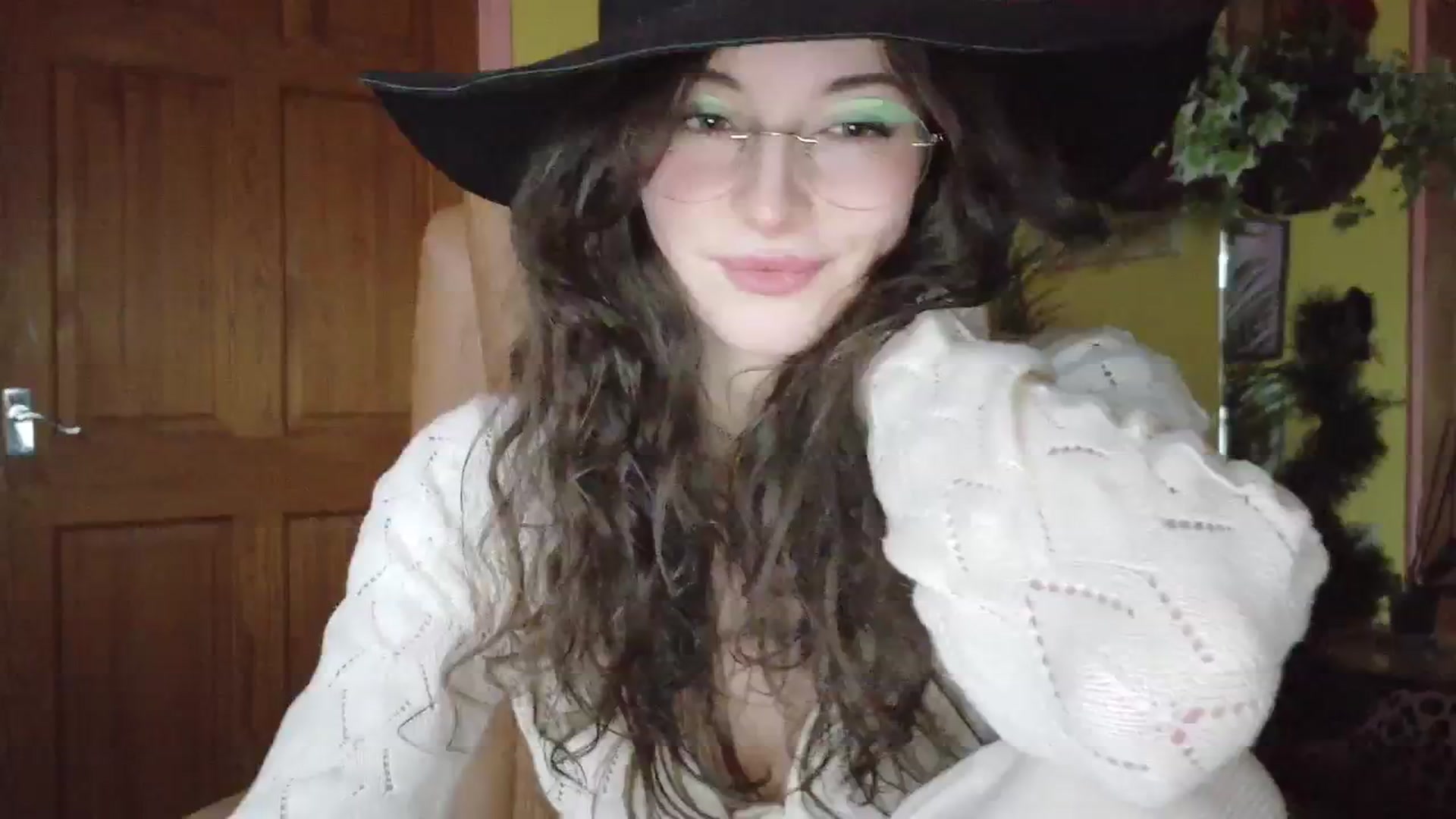 Gallery image thumbnail from porcelaincity's myfreecams stream on, 01/12/2026, 16:56 image 10 of 20