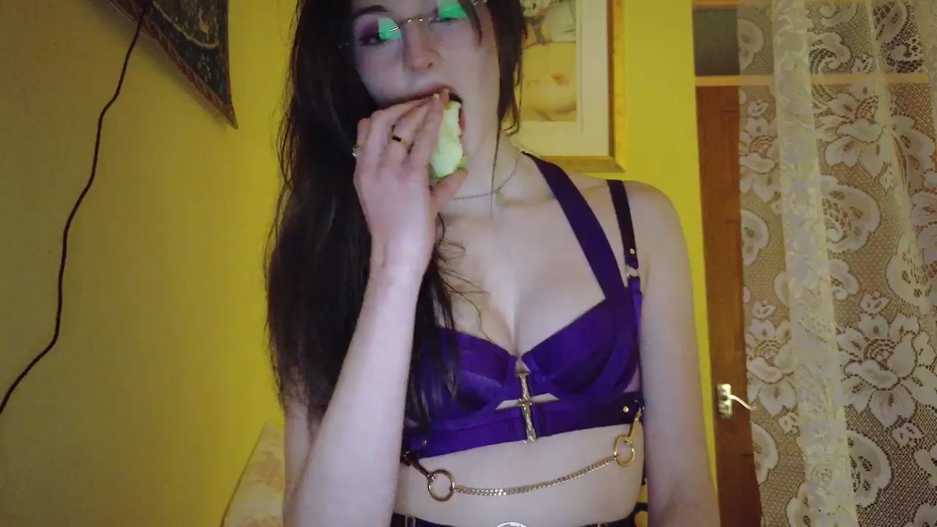 Gallery image thumbnail from porcelaincity's myfreecams stream on, 01/14/2026, 19:12 image 6 of 20