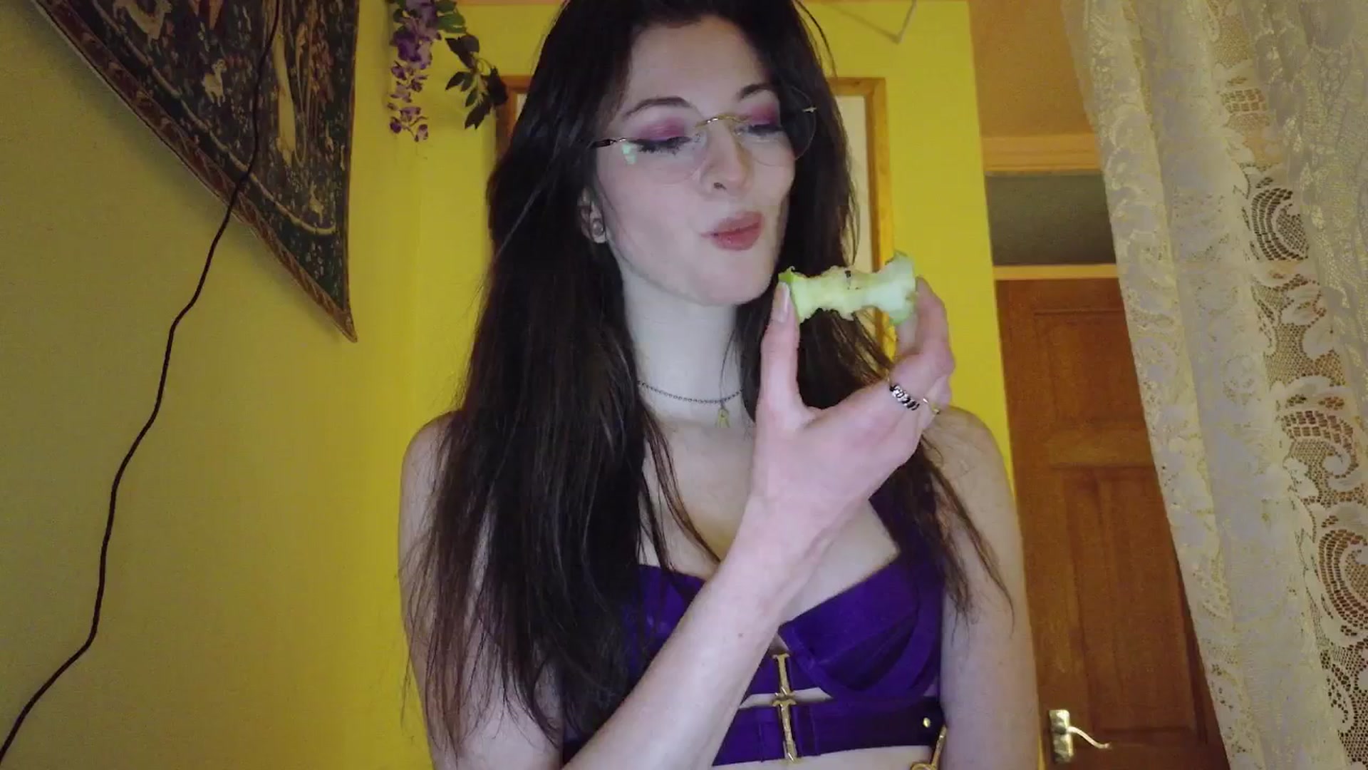 Gallery image thumbnail from porcelaincity's myfreecams stream on, 01/14/2026, 19:12 image 14 of 20