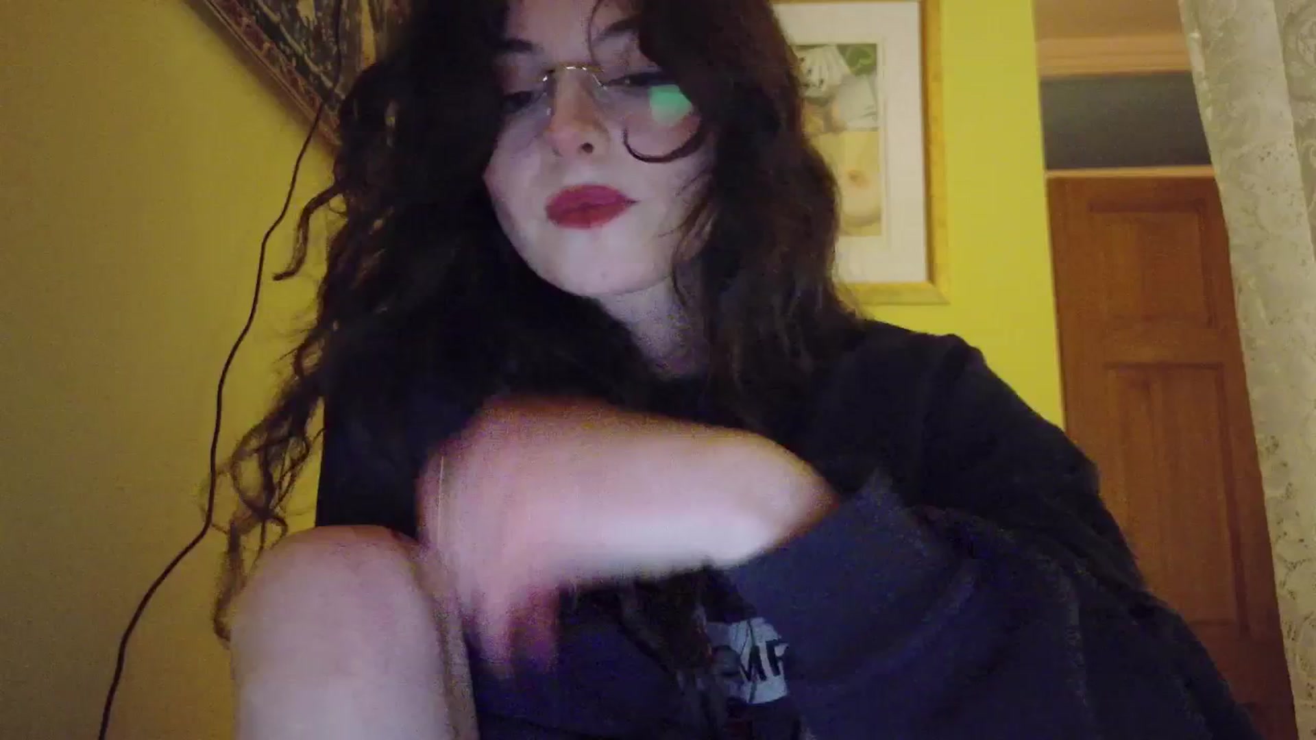 Gallery image thumbnail from porcelaincity's myfreecams stream on, 01/27/2026, 21:31 image 4 of 20