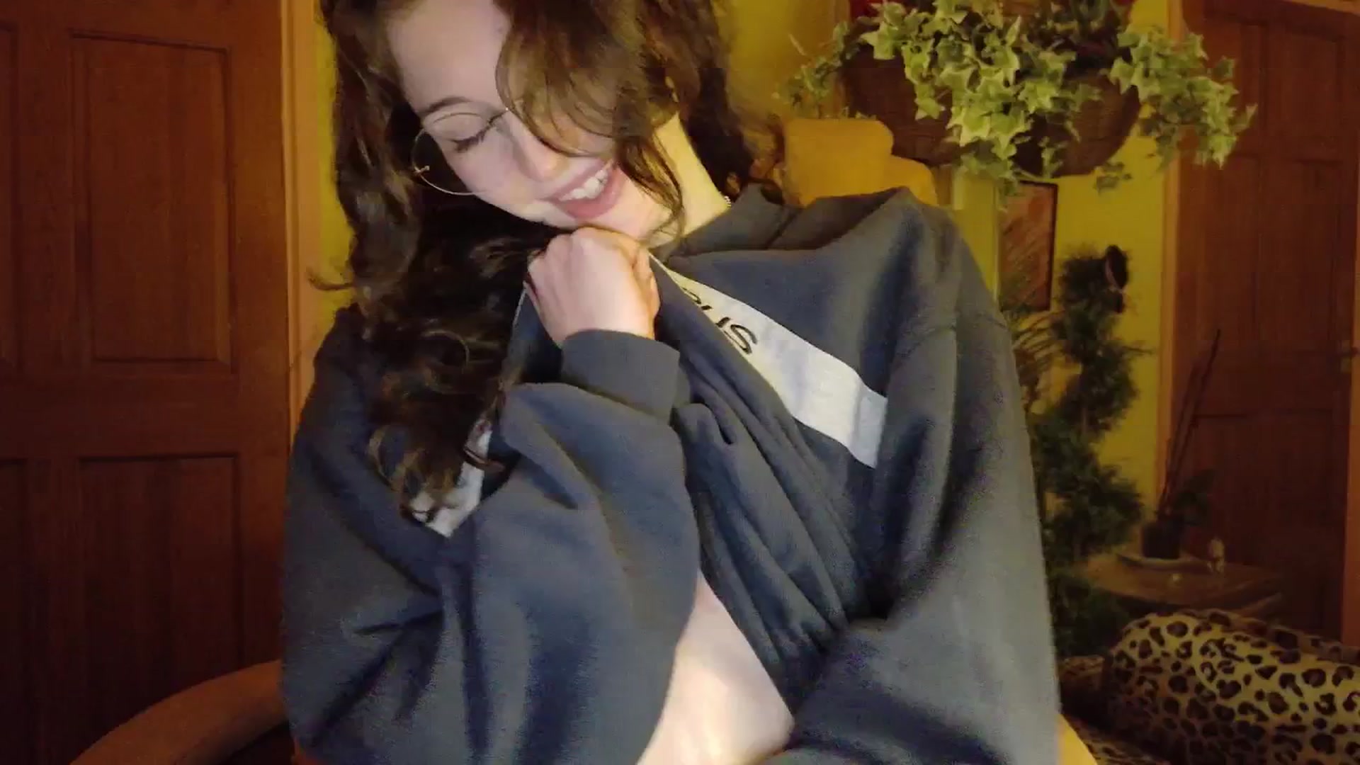 Gallery image thumbnail from porcelaincity's myfreecams stream on, 01/28/2026, 18:14 image 20 of 20