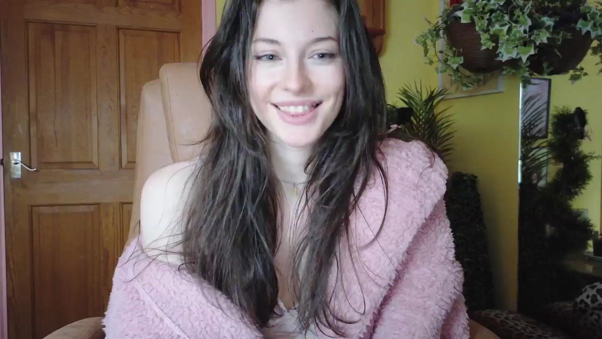 Gallery image thumbnail from porcelaincity's myfreecams stream on, 02/04/2026, 15:57 image 15 of 20
