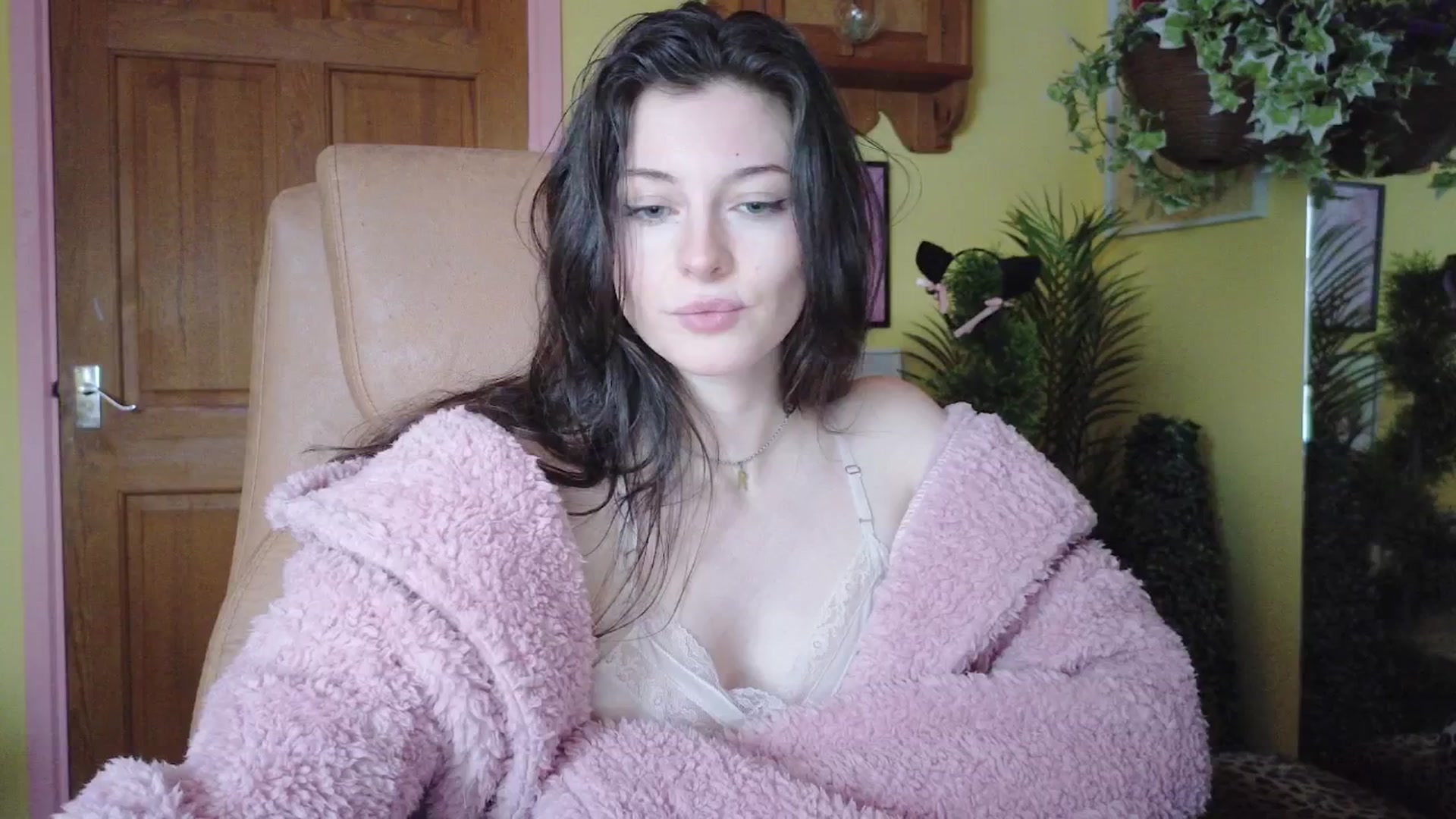 Gallery image thumbnail from porcelaincity's myfreecams stream on, 02/04/2026, 15:57 image 14 of 20